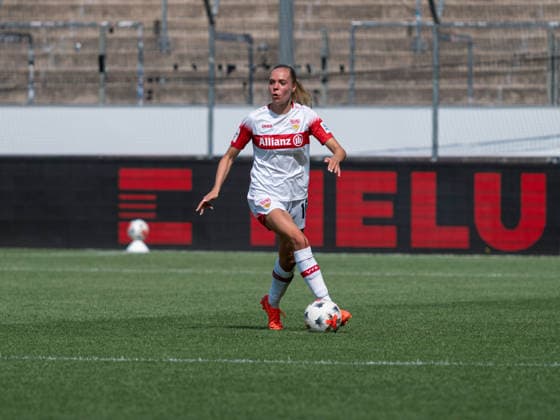 Janina Hechler (VfB Stuttgart Frauen, 16) am Ball GER, Fussball, VfB Stuttgart vs. Hamburger Sportverein, Frauen, 1. Bundesliga, Google Pixel Frauen-Bundesliga, 2. Spieltag, Saison 2026 2027, 29.08.2026 GER, Fussball, VfB Stuttgart vs. Hamburger Sportverein, Frauen, 1. Bundesliga, Google Pixel Frauen-Bundesliga, 2. Spieltag, Saison 2026 2027, 29.08.2026 Stuttgart *** Janina Hechler, VfB Stuttgart Women, 16 on the Ball GER, Soccer, VfB Stuttgart vs. Hamburger Sportverein, Women, 1st Bundesliga, Google Pixel Women s Bundesliga, Matchday 2, 2026–2027 Season, August 29, 2026 GER, soccer, VfB Stuttgart vs. Hamburger Sportverein, women, 1st Bundesliga, Google Pixel Women s Bundesliga, Matchday 2, 2026–2027 season, August 29, 2026 Stuttgart Copyright: xCarstenxSchweringx EP_CSG