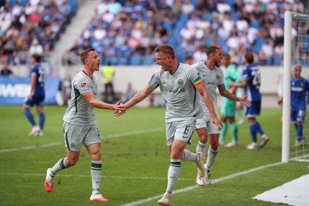 Hauke Wahl (VfL Wolfsburg, 06) und Denis Vavro (VfL Wolfsburg, 03) jubeln nach dme Treffer zum 2:4, Karlsruher SC vs. VfL Wolfsburg, 2. Bundesliga, 3. Spieltag, 2026 2027, 29.08.2026, DFL REGULATIONS PROHIBIT ANY USE OF PHOTOGRAPHS AS IMAGE SEQUENCES AND OR QUASI-VIDEO, Karlsruher SC vs. VfL Wolfsburg, 2. Bundesliga, 3. Spieltag, 2026 2027, 29.08.2026 Karlsruhe *** Hauke Wahl (VfL Wolfsburg, 06) and Denis Vavro (VfL Wolfsburg, 03) celebrate after scoring the goal that made it 2–4, Karlsruher SC vs. VfL Wolfsburg, 2. Bundesliga, Matchday 3, 2026–2027, August 29, 2026, DFL regulations prohibit any use of photographs as image sequences and or quasi-video, Karlsruher SC vs. VfL Wolfsburg, 2. Bundesliga, Matchday 3, 2026–2027, August 29, 2026, Karlsruhe Copyright: xEibner-Pressefoto JanxPrihodax EP_JPA