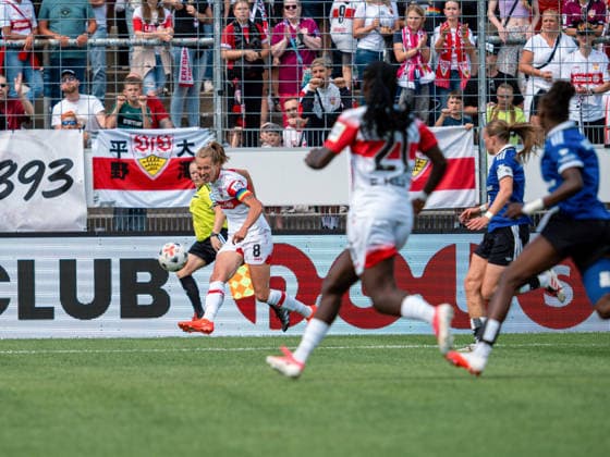 Maximilia Rall (VfB Stuttgart Frauen, 08) mit Flanke GER, Fussball, VfB Stuttgart vs. Hamburger Sportverein, Frauen, 1. Bundesliga, Google Pixel Frauen-Bundesliga, 2. Spieltag, Saison 2026 2027, 29.08.2026 GER, Fussball, VfB Stuttgart vs. Hamburger Sportverein, Frauen, 1. Bundesliga, Google Pixel Frauen-Bundesliga, 2. Spieltag, Saison 2026 2027, 29.08.2026 Stuttgart *** Maximilia Rall, VfB Stuttgart Women, 08, with a cross, GER, soccer, VfB Stuttgart vs. Hamburger Sportverein, women s, 1st Bundesliga, Google Pixel Women s Bundesliga, Matchday 2, 2026–2027 season, August 29, 2026 GER, soccer, VfB Stuttgart vs. Hamburger Sportverein, women, 1st Bundesliga, Google Pixel Women’s Bundesliga, Matchday 2, 2026–2027 season, August 29, 2026 Stuttgart Copyright: xCarstenxSchweringx EP_CSG
