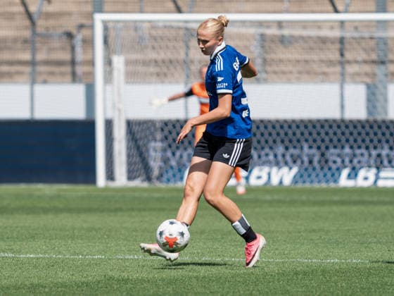 Jule Baum (Hamburger SV, 36) am Ball GER, Fussball, VfB Stuttgart vs. Hamburger Sportverein, Frauen, 1. Bundesliga, Google Pixel Frauen-Bundesliga, 2. Spieltag, Saison 2026 2027, 29.08.2026 GER, Fussball, VfB Stuttgart vs. Hamburger Sportverein, Frauen, 1. Bundesliga, Google Pixel Frauen-Bundesliga, 2. Spieltag, Saison 2026 2027, 29.08.2026 Stuttgart *** Jule Baum, Hamburger SV, 36 on the ball, GER, Soccer, VfB Stuttgart vs. Hamburger Sportverein, Women, 1st Bundesliga, Google Pixel Women s Bundesliga, Matchday 2, 2026–2027 Season, August 29, 2026 GER, Soccer, VfB Stuttgart vs. Hamburger Sportverein, Women, 1st Bundesliga, Google Pixel Women’s Bundesliga, Matchday 2, 2026–2027 Season, August 29, 2026 Stuttgart Copyright: xCarstenxSchweringx EP_CSG