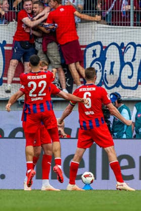 2. Fußball Bundesliga: 1. FC Heidenheim 1846 e.V. vs. Dynamo Dresden; 29.08.2026 Heidenheim, GERMANY - 29. August 2027: Torjubel nach dem 4:2 Tor von Julian Niehues (1. FC Heidenheim 1846, 16) während dem Spiel zwischen dem 1. FC Heidenheim 1846 e.V. und Dynamo Dresden am 3. Spieltag der 2. Bundesliga in der Voith-Arena. *** 2. Bundesliga: 1. FC Heidenheim 1846 e.V. vs. Dynamo Dresden, August 29, 2026, Heidenheim, GERMANY; August 29, 2027: Celebrations after Julian Niehues’s 4–2 goal for 1. FC Heidenheim 1846, 16 during the match between 1 FC Heidenheim 1846 e.V. and Dynamo Dresden on Matchday 3 of the 2. Bundesliga at the Voith Arena Copyright: xBEAUTIFULxSPORTS Steinx