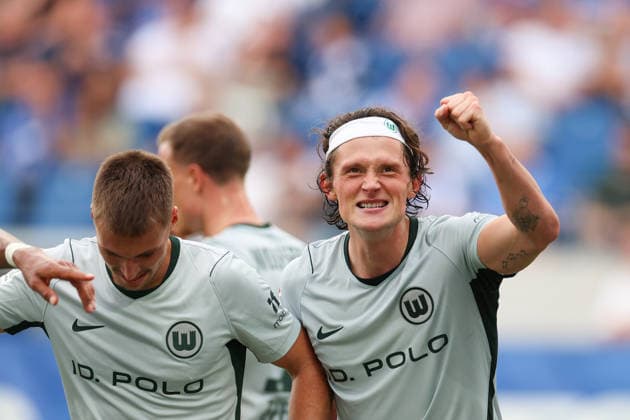 Fabian Reese (VfL Wolfsburg, 11) jubelt nach seinem Treffer zum 2:5, Karlsruher SC vs. VfL Wolfsburg, 2. Bundesliga, 3. Spieltag, 2026 2027, 29.08.2026, DFL REGULATIONS PROHIBIT ANY USE OF PHOTOGRAPHS AS IMAGE SEQUENCES AND OR QUASI-VIDEO, Karlsruher SC vs. VfL Wolfsburg, 2. Bundesliga, 3. Spieltag, 2026 2027, 29.08.2026 Karlsruhe *** Fabian Reese (VfL Wolfsburg, No. 11) celebrates after scoring the 2-5 goal, Karlsruher SC vs. VfL Wolfsburg, 2. Bundesliga, Matchday 3, 2026–2027, August 29, 2026, DFL regulations prohibit any use of photographs as image sequences and or quasi-video, Karlsruher SC vs. VfL Wolfsburg, 2. Bundesliga, Matchday 3, 2026–2027, August 29, 2026, Karlsruhe Copyright: xEibner-Pressefoto JanxPrihodax EP_JPA