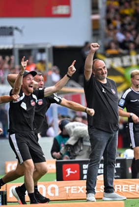 TOR zum 4:2 Julian Niehues 1. FC Heidenheim 1846 FCH (16) (nicht im Bild) Torjubel Trainer Coach Frank Schmidt 1. FC Heidenheim 1846 FCH 1. FC Heidenheim 1846 FCH vs SG Dynamo Dresden SGD 29.08.2026 DFL REGULATIONS PROHIBIT ANY USE OF PHOTOGRAPHS AS IMAGE SEQUENCES AND OR QUASI-VIDEO 1. FC Heidenheim 1846 FCH vs SG Dynamo Dresden SGD *** GOAL: 4–2 Julian Niehues 1 FC Heidenheim 1846 FCH 16 (not shown) Goal celebration Coach Frank Schmidt 1 FC Heidenheim 1846 FCH 1 FC Heidenheim 1846 FCH vs. SG Dynamo Dresden SGD August 29 2026 DFL regulations prohibit any use of photographs as image sequences and or quasi-video. 1 FC Heidenheim 1846 FCH vs. SG Dynamo Dresden SGD
