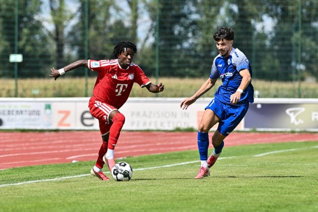 Regionalliga Bayern; FV Illertissen - FC Bayern München II; 29.08.2026 ILLERTISSEN, GERMANY - 29. AUGUST: Im Duell Oluwaseyi WILSON (FC Bayern München II 7) und Denis MILIC (FV Illertissen 11) während dem Match der Regionalliga Bayern zwischen dem FV Illertissen und den Amateure des FC Bayern München am 6. Spieltag im Stadion Illertissen Copyright: xBEAUTIFULxSPORTS Goldbergx