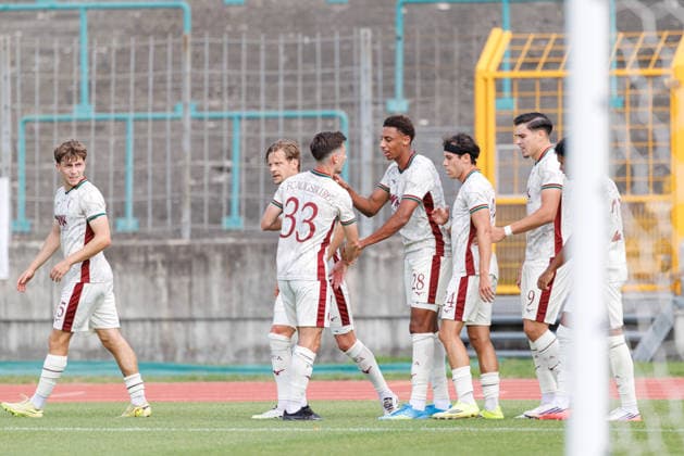 Team (FC Augsburg II) Tor zum 1 : 1 beim Spiel zwischen FC Augsburg II v SC Eltersdorf, Fussball, Herren, Regionalliga Bayern, 2026 2027, 6.Spieltag am 29.08.2026 in Augsburg, Rosenaustadion. Bayern Deutschland
