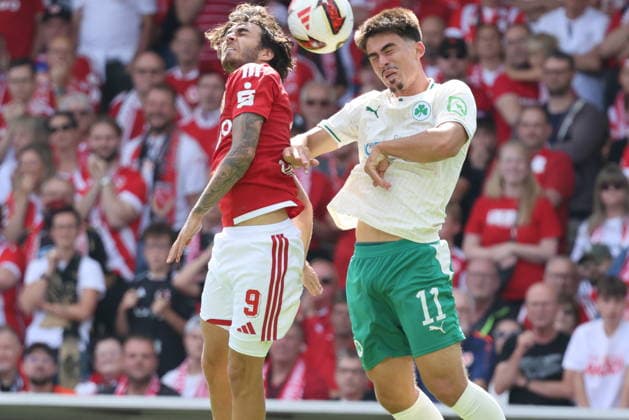 9 Lucas Copado (Energie Cottbus, l.) im Kopfballduell mit 11 Aaron Keller (Fürth) Fussball 2. Bundesliga 2026 2027 FC Energie Cottbus - SpVgg Greuther Fürth *** 9 Lucas Copado, Energie Cottbus, left, in a header duel with 11 Aaron Keller, Fürth; Soccer; 2. Bundesliga 2026–2027; FC Energie Cottbus vs. SpVgg Greuther Fürth
