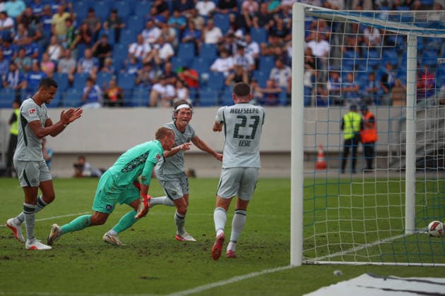 Zunge raus, Fabian Reese (VfL Wolfsburg, 11) jubelt mit Alessio Besio (VfL Wolfsburg, 23) ueber seinen Treffer zum 2:5 Hans Christian Bernat (Karlsruher SC, Torwart 01) ist geschagen, Karlsruher SC vs. VfL Wolfsburg, 2. Bundesliga, 3. Spieltag, 2026 2027, 29.08.2026, DFL REGULATIONS PROHIBIT ANY USE OF PHOTOGRAPHS AS IMAGE SEQUENCES AND OR QUASI-VIDEO, Karlsruher SC vs. VfL Wolfsburg, 2. Bundesliga, 3. Spieltag, 2026 2027, 29.08.2026 Karlsruhe *** Sticking out his tongue, Fabian Reese (VfL Wolfsburg, 11) celebrates with Alessio Besio (VfL Wolfsburg, 23) after scoring the 2-5 goal against Hans Christian Bernat (Karlsruher SC, goalkeeper 01), Karlsruher SC vs. VfL Wolfsburg, 2. Bundesliga, Matchday 3, 2026–2027, August 29, 2026, DFL regulations prohibit any use of photographs as image sequences and or quasi-video. Karlsruher SC vs. VfL Wolfsburg, 2. Bundesliga, Matchday 3, 2026–2027, August 29, 2026, Karlsruhe Copyright: xEibner-Pressefoto JanxPrihodax EP_JPA