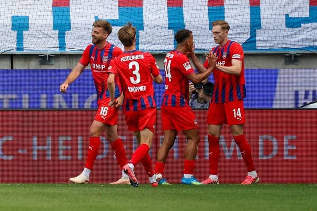 Torjubel der Mannschaft (1FC Heidenheim 1846) nach dem 5:2 durch Maximilian Breunig 14 (1FC Heidenheim 1846), 1. FC Heidenheim 1846 vs. SG Dynamo Dresden, Fussball, Maenner, 2. Bundesliga, Saison 2026 2027, Hinrunde, 3. Spieltag, 29.08.2026 DFB regulations prohibit any use of photographs as image sequences and or quasi-video Heidenheim Baden-Wuerttemberg Deutschland *** Goal celebration by the 1. FC Heidenheim 1846 team after Maximilian Breunig’s 5-2 goal for 1. FC Heidenheim 1846, 1 FC Heidenheim 1846 vs. SG Dynamo Dresden, Soccer, Men’s, 2. Bundesliga, 2026–2027 season, First Half of the Season, Matchday 3, August 29, 2026. DFB regulations prohibit any use of photographs as image sequences and or quasi-video. Heidenheim, Baden-Württemberg, Germany Copyright: xkolbert-press MartinxAgüerax