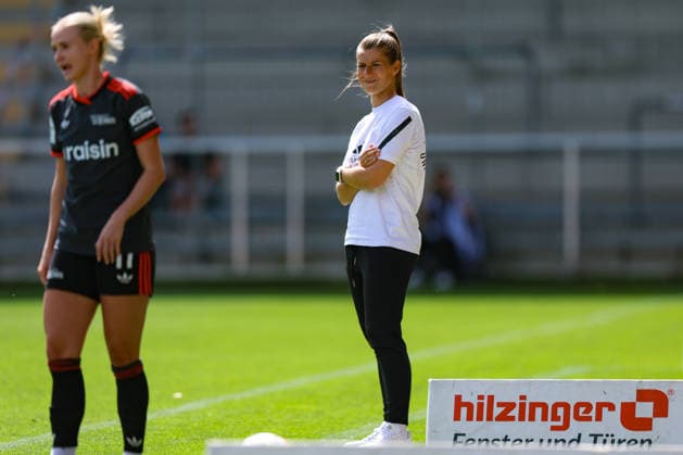 29. August 2026, Fussball, Google Pixel Frauen-Bundesliga, SC Freiburg - 1. FC Union Berlin Marie-Louise Eta (Cheftrainerin, 1. FC Union Berlin) Photo: Urs Ottiger *** August 29, 2026, Soccer, Google Pixel Women s Bundesliga, SC Freiburg vs. 1. FC Union Berlin, Marie Louise Eta, Head Coach, 1. FC Union Berlin, Photo by Urs Ottiger