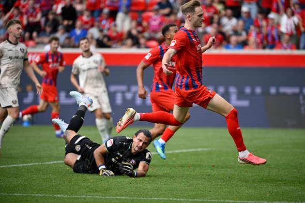 TOR zum 5:2 Maximilian Breunig 1. FC Heidenheim 1846 FCH (14) staubt ab gegen Torwart Tim Schreiber SG Dynamo Dresden SGD (01) 1. FC Heidenheim 1846 FCH vs SG Dynamo Dresden SGD 29.08.2026 DFL REGULATIONS PROHIBIT ANY USE OF PHOTOGRAPHS AS IMAGE SEQUENCES AND OR QUASI-VIDEO 1. FC Heidenheim 1846 FCH vs SG Dynamo Dresden SGD *** GOAL: 5-2 Maximilian Breunig, 1 FC Heidenheim 1846 (FCH), 14, taps it in past goalkeeper Tim Schreiber, SG Dynamo Dresden (SGD) 01, 1 FC Heidenheim 1846 (FCH) vs. SG Dynamo Dresden (SGD), August 29, 2026 DFL regulations prohibit any use of photographs as image sequences and or quasi-video. 1 FC Heidenheim 1846 FCH vs. SG Dynamo Dresden SGD