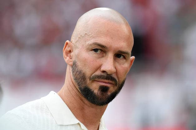 Trainer Christian Ilzer (TSG Hoffenheim) schaut waehrend des Spiels der 1. Bundesliga zwischen 1. FC Koeln und TSG Hoffenheim, RheinEnergieStadion am 29. August 2026 in Koeln, Deutschland. (Foto von Ralf Treese DeFodi Images) +++ Trainer Christian Ilzer (TSG Hoffenheim) looks on during the Bundesliga match between 1. FC Koeln and TSG Hoffenheim at RheinEnergieStadion on August 29, 2026 in Cologne, Germany. (Photo by Ralf Treese DeFodi Images) DFB DFL REGULATIONS PROHIBIT ANY USE OF PHOTOGRAPHS AS IMAGE SEQUENCES AND OR QUASI-VIDEO. (Photo by Ralf Treese DeFodi Images) - *** TSG Hoffenheim coach Christian Ilzer watches during the Bundesliga match between 1. FC Köln and TSG Hoffenheim, RheinEnergieStadion on August 29, 2026, in Cologne, Germany. Photo by Ralf Treese, DeFodi Images. Coach Christian Ilzer of TSG Hoffenheim looks on during the Bundesliga match between 1. FC Köln and TSG Hoffenheim at RheinEnergieStadion on August 29, 2026 in Cologne, Germany. Photo by Ralf Treese, DeFodi Images. DFB and DFL regulations prohibit any use of photographs as image sequences and or quasi-video. Photo by Ralf Treese, DeFodi Images.