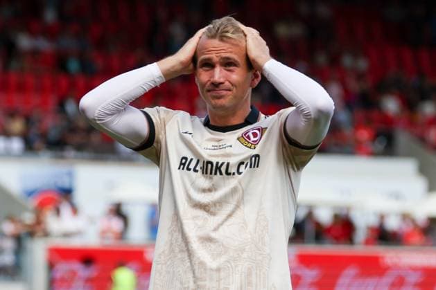 Enttaeuschung, Frust bei Lukas Boeder 29 (SG Dynamo Dresden) nach Spielende bei den Fans, 1. FC Heidenheim 1846 vs. SG Dynamo Dresden, Fussball, Maenner, 2. Bundesliga, Saison 2026 2027, Hinrunde, 3. Spieltag, 29.08.2026 DFB regulations prohibit any use of photographs as image sequences and or quasi-video Heidenheim Baden-Wuerttemberg Deutschland *** Disappointment and frustration for Lukas Boeder of SG Dynamo Dresden 29 among the fans after the final whistle in the match between 1 FC Heidenheim 1846 and SG Dynamo Dresden, soccer, men s, 2. Bundesliga, 2026–2027 season, First Half of the Season, Matchday 3, August 29, 2026. DFB regulations prohibit any use of photographs as image sequences and or quasi-video. Heidenheim, Baden-Württemberg, Germany Copyright: xkolbert-press MartinxAgüerax