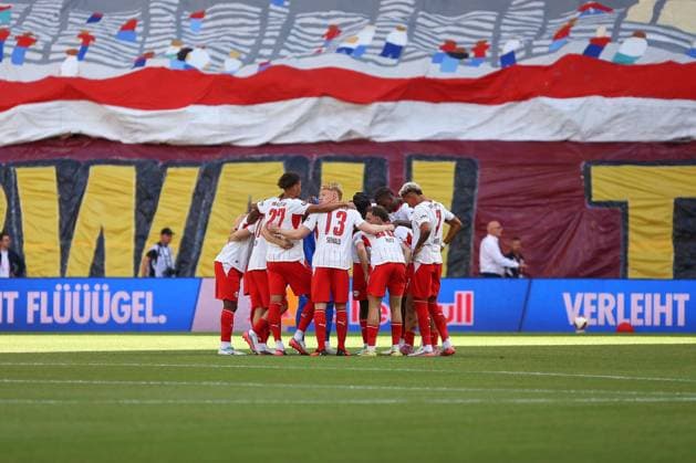 Leipzig, Sachsen, Deutschland, 29.08.2026: Red-Bull-Arena: 1. Spieltag, Saison 2026 27, 1. Fußball-Bundesliga: RB Leipzig - Borussia Mönchengladbach: RB-Team macht einen Mannschaftskreis *** Leipzig, Saxony, Germany, August 29, 2026, Red Bull Arena, Matchday 1, 2026–27 Season, German Bundesliga, RB Leipzig vs. Borussia Mönchengladbach, RB Leipzig players form a team circle Copyright: xdtsxNachrichtenagenturx dts_131683