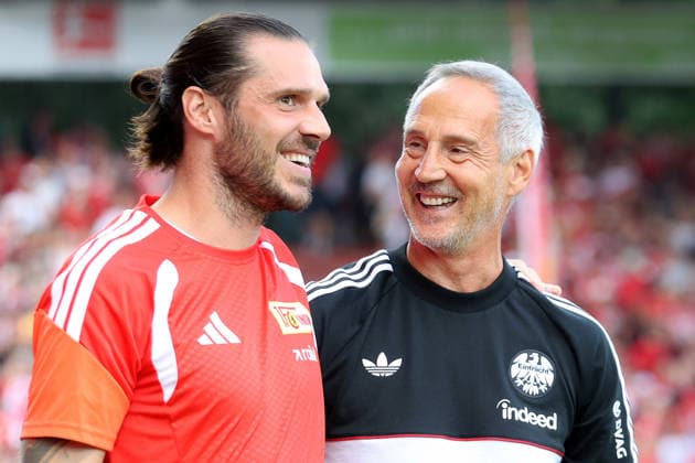 29.08.2026, xtgx, Fussball 1.Bundesliga, Union Berlin - Eintracht Frankfurt v.l. Christopher Trimmel (1. FC Union Berlin) zautz Trainer Adolf Adi Hütter (Eintracht Frankfurt) Berlin *** August 29, 2026, xtgx, Soccer, Bundesliga 1, Union Berlin vs. Eintracht Frankfurt, Christopher Trimmel, 1. FC Union Berlin, Coach Adolf Adi Hütter, Eintracht Frankfurt, Berlin