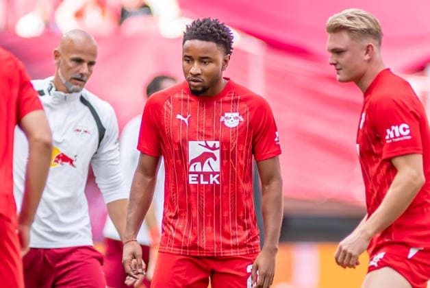 Leipzig, Deutschland 29. August 2026: 1. BL - 2026 2027 - Sp. 1 - RB Leipzig gegen Borussia Mönchengladbach Im Bild: Christopher Nkunku (RB) 2.v.li. ist mit im Aufgebot DFL DFB regulations prohibit any use of photographs as image sequences and or quasi-video. *** Leipzig, Germany, August 29, 2026, Bundesliga 1, 2026–2027, Matchday 1: RB Leipzig vs. Borussia Mönchengladbach. Pictured: Christopher Nkunku (RB, 2nd from left) is part of the squad. DFL and DFB regulations prohibit any use of photographs as image sequences and or quasi-video. Copyright: xFotostandx xNachtigallx