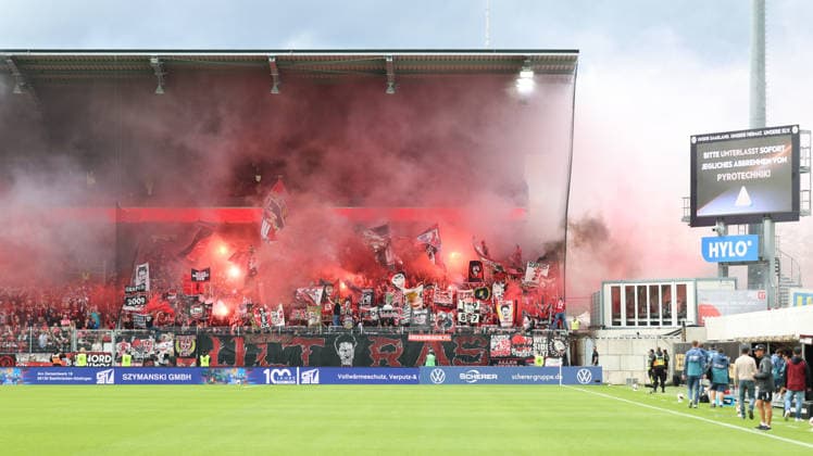 29.08.2026, xrekx, Fussball 1.Bundesliga, SV Elversberg - Bayer 04 Leverkusen v.l. Leverkusen Fans ,Stimmung, Schals, Ultras, Zuschauer, Besucher, Choreo, Choreografie, atmosphere, scarves, spectators, visitors Pyrotechnik (DFL DFB REGULATIONS PROHIBIT ANY USE OF PHOTOGRAPHS as IMAGE SEQUENCES and or QUASI-VIDEO) Elversberg *** August 29, 2026, xrekx, Soccer, Bundesliga 1, SV Elversberg vs. Bayer 04 Leverkusen, Leverkusen fans, atmosphere, scarves, ultras, spectators, visitors, choreography, choreography, atmosphere, scarves, spectators, visitors Pyrotechnics DFL DFB REGULATIONS PROHIBIT ANY USE OF PHOTOGRAPHS as IMAGE SEQUENCES and or QUASI-VIDEO Elversberg