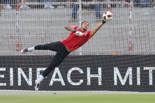29.08.2026, xtgx, Fussball 1.Bundesliga, Union Berlin - Eintracht Frankfurt v.l. Warmup warm up Aufwärmen aufwärmen vor dem Spiel Noah Atubolu (Eintracht Frankfurt) Berlin *** August 29, 2026, xtgx, Soccer, Bundesliga 1, Union Berlin vs. Eintracht Frankfurt, Warm-up, warming up before the game, Noah Atubolu, Eintracht Frankfurt, Berlin