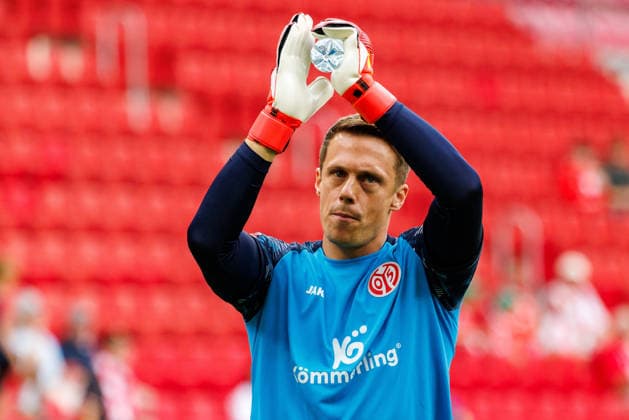 MAINZ, GERMANY - AUGUST 29: Alexander Schwolow (1. FSV Mainz 05, 1) before the Bundesliga match between 1. FSV Mainz 05 vs. SC Paderborn 07 at MEWA Arena on matchday 1 of the 1. Bundesliga on August 29, 2026 in Mainz, Germany. DFL REGULATIONS PROHIBIT ANY USE OF PHOTOGRAPHS AS IMAGE SEQUENCES AND OR QUASI-VIDEO. Copyright: xStephanxHahnex
