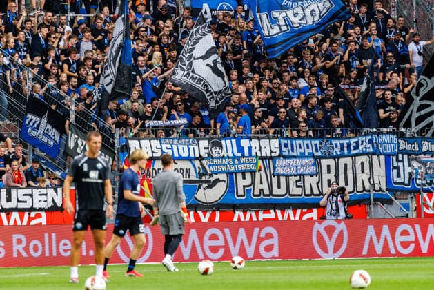 MAINZ, GERMANY - AUGUST 29: The fans of Paderborn before the Bundesliga match between 1. FSV Mainz 05 vs. SC Paderborn 07 at MEWA Arena on matchday 1 of the 1. Bundesliga on August 29, 2026 in Mainz, Germany. DFL REGULATIONS PROHIBIT ANY USE OF PHOTOGRAPHS AS IMAGE SEQUENCES AND OR QUASI-VIDEO. Copyright: xStephanxHahnex
