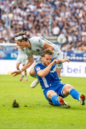 29.08.2026, xdaymx, Fussball 2.Bundesliga, Karlsruher SC - VfL Wolfsburg. vl. Fabian Reese (VFL Wolfsburg) wird von Kobald, Christoph (Karlsruher SC) hart umgegrätscht. (DFL DFB REGULATIONS PROHIBIT ANY USE OF PHOTOGRAPHS as IMAGE SEQUENCES and or QUASI-VIDEO) Karlsruhe *** August 29, 2026, xdaymx, Soccer 2. Bundesliga, Karlsruher SC vs. VfL Wolfsburg, Fabian Reese, VfL Wolfsburg is tackled hard by Kobald, Christoph, Karlsruher SC. DFL and DFB regulations prohibit any use of photographs as image sequences and or quasi-video. Karlsruhe