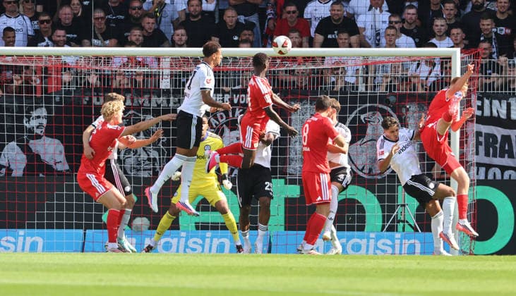 Emmanuel Latte Lath erzielt das Tor zum 1:0 Zweikampf Spielszene Aktion Fußball Fussball Bundesliga Herren DFL 1. Spieltag Saison 2026 2027 29.08.2026 1.FC Union Berlin FCU vs SG Eintracht Frankfurt SGE DFL regulations prohibit any use of photographs as image sequences and or quasi-video. *** Emmanuel Latte Lath scores the goal to make it 1-0. Match highlight. Action. Sports. Soccer. Bundesliga. Men s. DFL. Matchday 1. 2026-2027 season. August 29, 2026. 1. FC Union Berlin (FCU) vs. SG Eintracht Frankfurt (SGE). DFL regulations prohibit any use of photographs as image sequences and or quasi-video