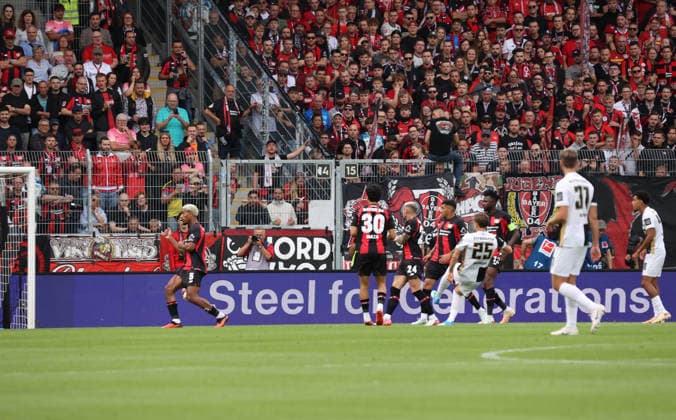 29.08.2026, Fussball, Herren, 1. Bundesliga, Saison 2026 2027, SV 07 Elversberg - Bayer 04 Leverkusen, Lukas Petkov (SV 07 Elversberg) erzielt das Tor zum 1:0, Torschuss zum 1:0 Elversberg Ursapharm-Arena an der Kaiserlinde Saarland Deutschland *** August 29, 2026, Soccer, Men s, Bundesliga 1, 2026–2027 Season, SV 07 Elversberg vs. Bayer 04 Leverkusen, Lukas Petkov of SV 07 Elversberg scores the 1–0 goal; shot on goal for the 1–0 lead at the Ursapharm Arena an der Kaiserlinde in Saarland, Germany Copyright: xSebastianxBachx