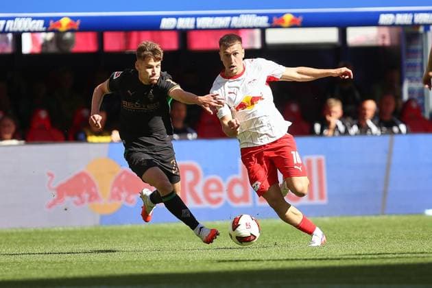 Leipzig, Sachsen, Deutschland, 29.08.2026: Red-Bull-Arena: 1. Spieltag, Saison 2026 27, 1. Fußball-Bundesliga: RB Leipzig - Borussia Mönchengladbach: Lukas Ullrich (26, Borussia Mönchengladbach) und Brajan Gruda (10, RBL) im Duell *** Leipzig, Saxony, Germany, August 29, 2026, Red Bull Arena, Matchday 1, 2026–27 Season, 1 Bundesliga RB Leipzig vs. Borussia Mönchengladbach Lukas Ullrich 26, Borussia Mönchengladbach, and Brajan Gruda 10, RBL face off Copyright: xdtsxNachrichtenagenturx dts_131686