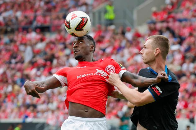 Im Bild: v.li. Sheraldo Becker (FSV Mainz 05, 23) am Ball gegen Tjark Scheller (SC Paderborn 07, 25) 29.08.2026, FSV Mainz 05 - SC Paderborn 07, 1. Bundesliga, 1. Spieltag, Deutschland, Mainz, MEWA Arena, DFL REGULATIONS PROHIBIT ANY USE OF PHOTOGRAPHS AS IMAGE SEQUENCES AND OR QUASI-VIDEO. *** In the photo, from left: Sheraldo Becker of FSV Mainz 05, No. 23, with the ball against Tjark Scheller of SC Paderborn 07, No. 25, on August 29, 2026, FSV Mainz 05 vs. SC Paderborn 07, Bundesliga 1, Matchday 1, Germany, Mainz, MEWA Arena, DFL REGULATIONS PROHIBIT ANY USE OF PHOTOGRAPHS AS IMAGE SEQUENCES AND OR QUASI-VIDEO Copyright: HMBxMedia xJulienxBecker