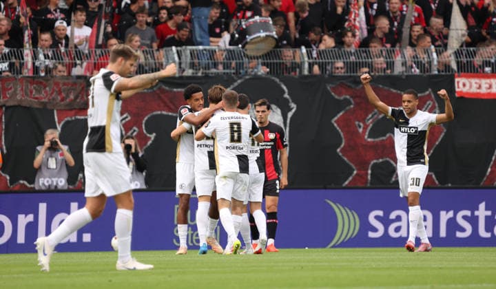 29.08.2026, Fussball, Herren, 1. Bundesliga, Saison 2026 2027, SV 07 Elversberg - Bayer 04 Leverkusen, Torjubel der SV 07 Elversberg nach dem Tor zum 1:0 durch Lukas Petkov (SV 07 Elversberg) Elversberg Ursapharm-Arena an der Kaiserlinde Saarland Deutschland *** August 29, 2026, Soccer, Men s, Bundesliga 1, 2026–2027 Season, SV 07 Elversberg vs. Bayer 04 Leverkusen, SV 07 Elversberg players celebrating after Lukas Petkov scored the 1–0 goal; SV 07 Elversberg, Ursapharm Arena an der Kaiserlinde, Saarland, Germany Copyright: xSebastianxBachx