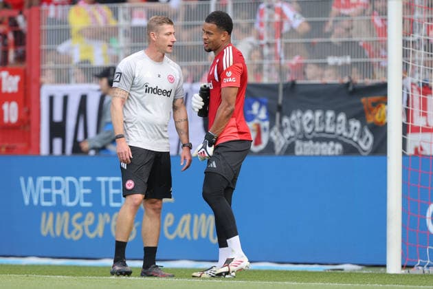 29.08.2026, xtgx, Fussball 1.Bundesliga, Union Berlin - Eintracht Frankfurt v.l. Warmup warm up Aufwärmen aufwärmen vor dem Spiel Torwart Trainer Jan Zimmermann (Eintracht Frankfurt) Noah Atubolu (Eintracht Frankfurt) Berlin *** August 29, 2026, xtgx, Soccer, Bundesliga 1, Union Berlin vs. Eintracht Frankfurt, warm-up, pre-game warm-up, goalkeeper coach Jan Zimmermann, Eintracht Frankfurt, Noah Atubolu, Eintracht Frankfurt, Berlin