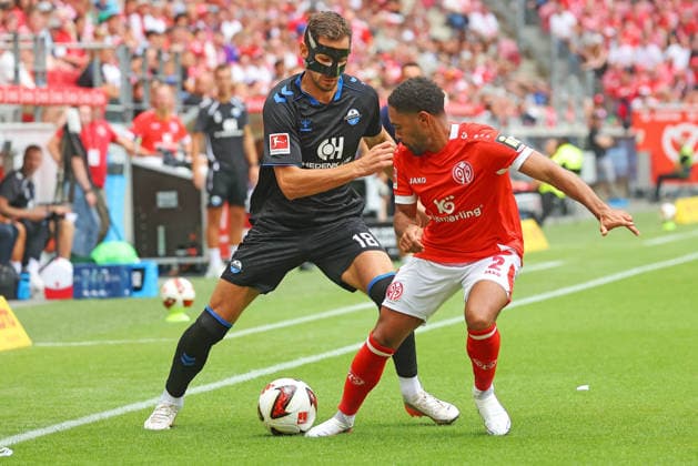 Mainz, Deutschland 29. August 2026: 1. BL - 2026 2027 - Sp. 1 - 1. FSV Mainz 05 gegen SC Paderborn 07 Im Bild: v. li. im Zweikampf p18 gegen Phillipp Mwene (FSV). DFL regulations prohibit any use of photographs as image sequences and or quasi-video Mewa Arena Rheinland - Pfalz *** Mainz, Germany, August 29, 2026, Bundesliga 1, 2026–2027 Season, Matchday 1, 1:0: FSV Mainz 05 vs. SC Paderborn 07. Pictured from left: in a tackle (p18) against Phillipp Mwene. FSV DFL regulations prohibit any use of photographs as image sequences and or quasi-video footage. Mewa Arena, Rhineland-Palatinate Copyright: xFotostandx xRacochax