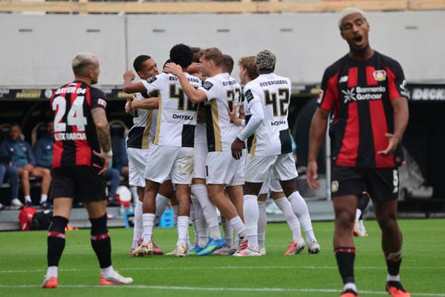 29.08.2026, Fussball, Herren, 1. Bundesliga, Saison 2026 2027, SV 07 Elversberg - Bayer 04 Leverkusen, Torjubel zum 1:0, Torschütze: Lukas Petkov (SV 07 Elversberg) Elversberg Ursapharm-Arena an der Kaiserlinde Saarland Deutschland (DEU) *** August 29, 2026, Soccer, Men s, Bundesliga 1, 2026–2027 Season, SV 07 Elversberg vs. Bayer 04 Leverkusen, celebration of the 1–0 goal, goal scorer Lukas Petkov, SV 07 Elversberg, Ursapharm Arena an der Kaiserlinde, Elversberg, Saarland, Germany (DEU) Copyright: xSebastianxBachx