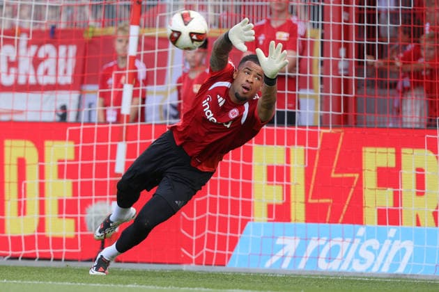 29.08.2026, xtgx, Fussball 1.Bundesliga, Union Berlin - Eintracht Frankfurt v.l. Warmup warm up Aufwärmen aufwärmen vor dem Spiel Noah Atubolu (Eintracht Frankfurt) Berlin *** August 29, 2026, xtgx, Soccer, Bundesliga 1, Union Berlin vs. Eintracht Frankfurt, warm-up, pre-game warm-up, Noah Atubolu, Eintracht Frankfurt, Berlin