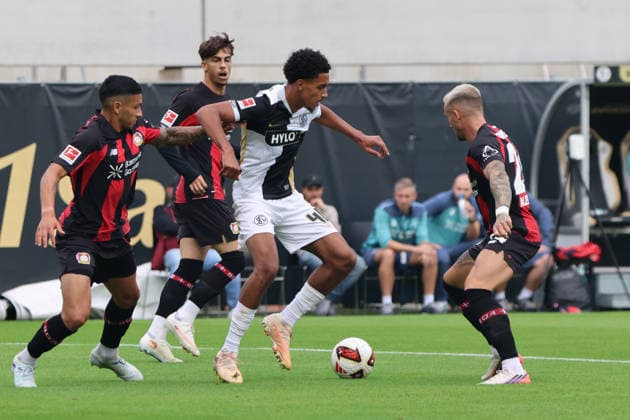 29.08.2026, Fussball, Herren, 1. Bundesliga, Saison 2026 2027, SV 07 Elversberg - Bayer 04 Leverkusen, Ezequiel Fernandez (Bayer 04 Leverkusen), Francis Onyeka (SV 07 Elversberg) Elversberg Ursapharm-Arena an der Kaiserlinde Saarland Deutschland (DEU) *** August 29, 2026, Soccer, Men s, Bundesliga 1, 2026–2027 Season, SV 07 Elversberg vs. Bayer 04 Leverkusen, Ezequiel Fernandez (Bayer 04 Leverkusen), Francis Onyeka (SV 07 Elversberg), Elversberg Ursapharm Arena an der Kaiserlinde, Saarland, Germany (DEU) Copyright: xSebastianxBachx