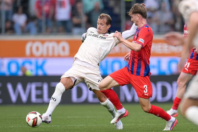 Fußball, 2. Bundesliga, 20260829, 1. FC Heidenheim - SG Dynamo Dresden. Im Bild v.l. Lukas BOEDER (Dresden, 29), Jan SCHÖPPNER (Heidenheim, 3) Zweikampf Ball. Heidenheim Voith-Arena Baden-Württemberg Deutschland *** Soccer, 2. Bundesliga, 20260829, 1. FC Heidenheim vs. SG Dynamo Dresden. Pictured, from left: Lukas BOEDER (Dresden), 29; Jan SCHÖPPNER (Heidenheim); 3. Tackle for the ball at Heidenheim s Voith Arena, Baden-Württemberg, Germany Copyright: Passion2Press MarkusxFischerx