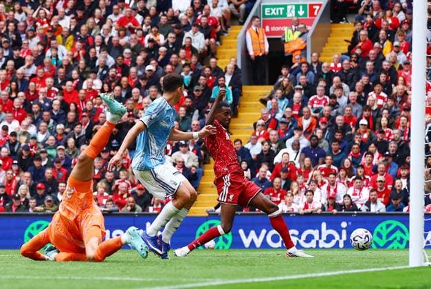 Alexander Isak of Liverpool scores a goal to make it 1-1 Liverpool v Nottingham Forest, Premier League Football, Football, Anfield, Liverpool, UK - 29 Aug 2026Liverpool Anfield United Kingdom EDITORIAL USE ONLY No use with unauthorised audio, video, data, fixture lists, club league logos or live services. Online in-match use limited to 120 images, no video emulation. No use in betting, games or single club league player publications. Copyright: xMattxWest Shutterstockx 17118964aq