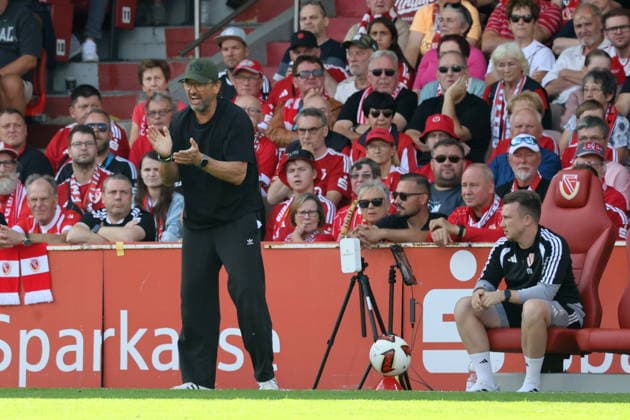 Trainer Claus-Dieter Wollitz (Energie Cottbus) Fussball 2. Bundesliga 2026 2027 FC Energie Cottbus - SpVgg Greuther Fürth *** Coach Claus Dieter Wollitz, Energie Cottbus, Soccer, 2. Bundesliga, 2026–2027, FC Energie Cottbus, SpVgg Greuther Fürth
