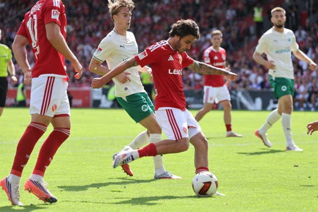 9 Lucas Copado (Energie Cottbus) beim Torschuss Fussball 2. Bundesliga 2026 2027 FC Energie Cottbus - SpVgg Greuther Fürth *** 9 Lucas Copado, Energie Cottbus, taking a shot on goal; Soccer; 2. Bundesliga; 2026–2027; FC Energie Cottbus vs. SpVgg Greuther Fürth