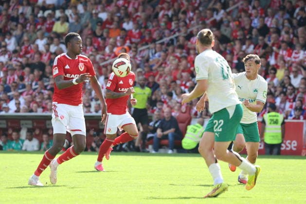 2 King Manu (Energie Cottbus) Fussball 2. Bundesliga 2026 2027 FC Energie Cottbus - SpVgg Greuther Fürth *** 2 King Manu Energie Cottbus Soccer 2. Bundesliga 2026–2027 FC Energie Cottbus SpVgg Greuther Fürth