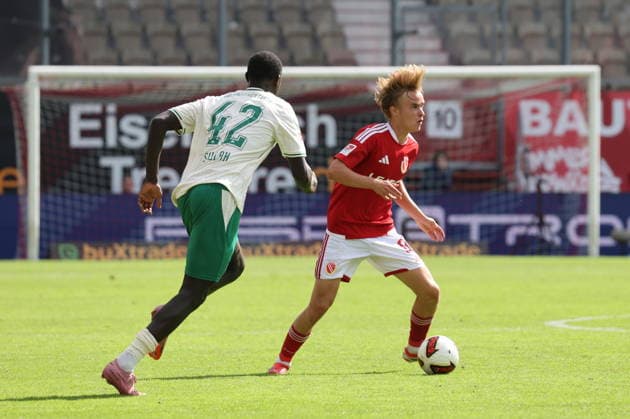 8 Lukas Michelbrink (Energie Cottbus) Fussball 2. Bundesliga 2026 2027 FC Energie Cottbus - SpVgg Greuther Fürth *** 8 Lukas Michelbrink Energie Cottbus Soccer 2. Bundesliga 2026 2027 FC Energie Cottbus SpVgg Greuther Fürth