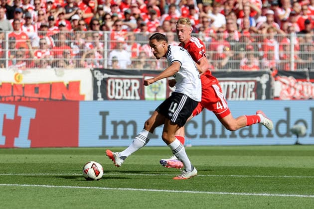 29.08.2026, xtgx, Fussball 1.Bundesliga, Union Berlin - Eintracht Frankfurt v.l. Younes Ebnoutalib (Eintracht Frankfurt) Torschuetze, erzielt das Tor, Treffer, scores the goal 1:2 Berlin *** August 29, 2026, xtgx, Soccer, Bundesliga 1, Union Berlin vs. Eintracht Frankfurt, Younes Ebnoutalib (Eintracht Frankfurt) scores the goal, 1-2 Berlin