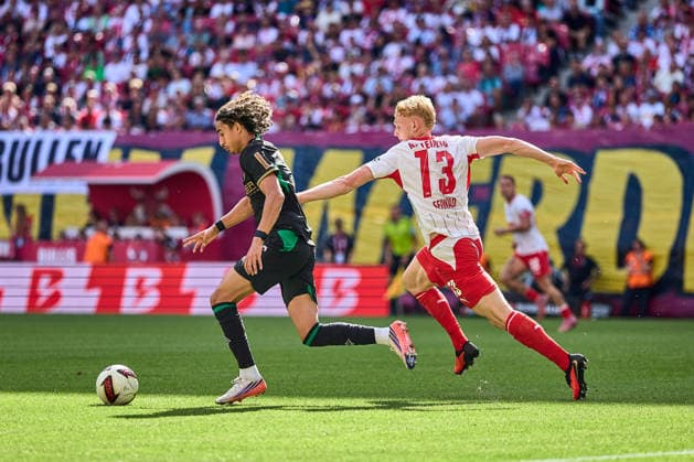29.08.2026, Fußball, Männer, Bundesliga, 2026 2027, RB Leipzig - Borussia Mönchengladbach Wael Mohya (36, Borussia Mönchengladbach, li.), Nicolas Seiwald (13, RB Leipzig), Aktion, mit Ball, Zweikampf Leipzig Red Bull Arena Sachsen Deutschland *** August 29, 2026, Soccer, Men s, Bundesliga, 2026–2027, RB Leipzig vs. Borussia Mönchengladbach: Wael Mohya (36), Borussia Mönchengladbach (left), Nicolas Seiwald (13), RB Leipzig; action; with the ball; tackle; Leipzig; Red Bull Arena; Saxony; Germany