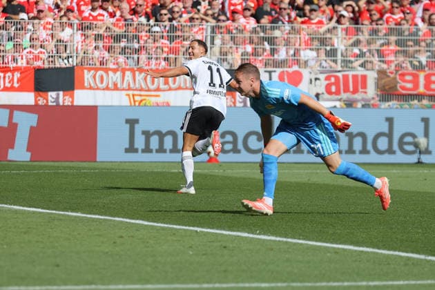 29.08.2026, xtgx, Fussball 1.Bundesliga, Union Berlin - Eintracht Frankfurt v.l. Torjubel nach dem Tor zum celebrating the goal celebrate 1:2 durch Younes Ebnoutalib (Eintracht Frankfurt) Matheo Raab (1. FC Union Berlin) Berlin *** August 29, 2026, xtgx, Soccer, Bundesliga 1, Union Berlin vs. Eintracht Frankfurt: Goal celebration after Younes Ebnoutalib scored the 1-2 goal for Eintracht Frankfurt; Matheo Raab, 1. FC Union Berlin, Berlin