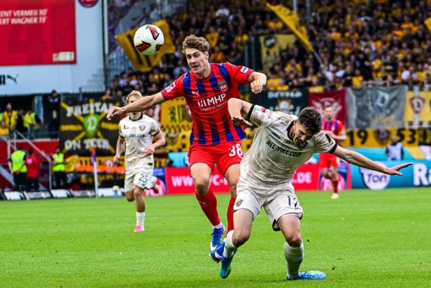 29.08.2026, GER, Fußball, Herren, 2. Bundesliga, 1. FC Heidenheim vs Dynamo Dresden Yannik Wagner (Heidenheim, 38) setzt sich gegen Ahmet Muhamedbegovic (Dresden, 17) durch Heidenheim Voith-Arena Baden-Württemberg Deutschland *** August 29, 2026, GER, Soccer, Men s, 2. Bundesliga, 1. FC Heidenheim vs. Dynamo Dresden; Yannik Wagner (Heidenheim, 38) beats Ahmet Muhamedbegovic (Dresden, 17); Heidenheim Voith Arena, Baden-Württemberg, Germany Copyright: xNordphotox xHafnerx