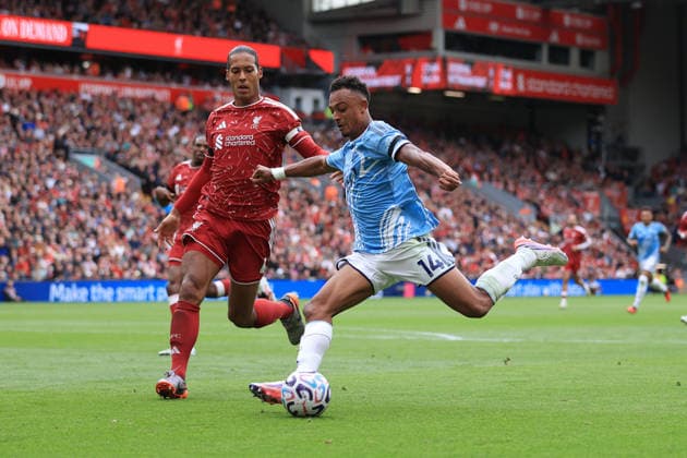 Football - Premier League - Liverpool v Nottingham Forest 29th August 2026 - Premier League - Liverpool v Nottingham Forest - Dan Ndoye of Nottingham Forest battles with Virgil van Dijk of Liverpool - Photo: Simon Stacpoole Offside. Liverpool UK Copyright: xSimonxStacpoolexOffside