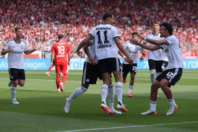 29.08.2026, xtgx, Fussball 1.Bundesliga, Union Berlin - Eintracht Frankfurt v.l. Torjubel nach dem Tor zum celebrating the goal celebrate 1:1 durch Younes Ebnoutalib (Eintracht Frankfurt) Berlin *** August 29, 2026, xtgx, Soccer, Bundesliga 1, Union Berlin vs. Eintracht Frankfurt – Goal celebration after Younes Ebnoutalib scored the 1-1 goal for Eintracht Frankfurt in Berlin