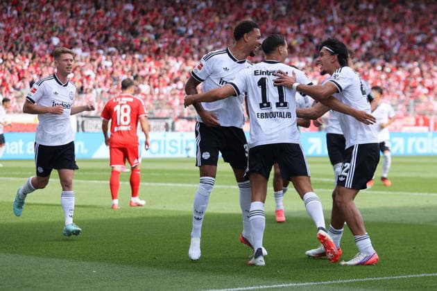 29.08.2026, xtgx, Fussball 1.Bundesliga, Union Berlin - Eintracht Frankfurt v.l. Torjubel nach dem Tor zum celebrating the goal celebrate 1:1 durch Younes Ebnoutalib (Eintracht Frankfurt) Berlin *** August 29, 2026, xtgx, Soccer, Bundesliga 1, Union Berlin vs. Eintracht Frankfurt, Goal celebration after Younes Ebnoutalib scored the 1-1 goal for Eintracht Frankfurt in Berlin