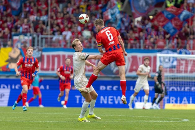 Kopfballduell Patrick Mainka (1.FC Heidenheim, 06) Vincent Vermeij (SG Dynamo Dresden, 09) Mimik, GER, 1.FC Heidenheim vs. SG Dynamo Dresden, Fussball, 2. Bundesliga, 03. Spieltag, Spielzeit 2026 2027, 29.08.2026, DFL DFB REGULATIONS PROHIBIT ANY USE OF PHOTOGRAPHS AS IMAGE SEQUENCES AND OR QUASI-VIDEO, GER, 1.FC Heidenheim vs. SG Dynamo Dresden, Fussball, 2. Bundesliga, 03. Spieltag, Spielzeit 2026 2027, 29.08.2026 Heidenheim *** Heading duel: Patrick Mainka (1 FC Heidenheim), 06 Vincent Vermeij (SG Dynamo Dresden), 09 facial expression, GER, 1 FC Heidenheim vs. SG Dynamo Dresden, soccer, 2. Bundesliga, Matchday 3, 2026–2027 season, August 29, 2026, DFL and DFB regulations prohibit any use of photographs as image sequences and or quasi-video, GER, 1 FC Heidenheim vs. SG Dynamo Dresden, Soccer, 2. Bundesliga, Matchday 3, 2026–2027 Season, August 29, 2026, Heidenheim Copyright: xEibner-Pressefoto JanixPlessx EP_JPL