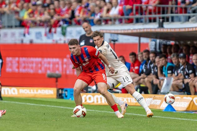 Zweikampf Paul Hennrich (1.FC Heidenheim, 08) Alexander Rossipal (SG Dynamo Dresden, 19), GER, 1.FC Heidenheim vs. SG Dynamo Dresden, Fussball, 2. Bundesliga, 03. Spieltag, Spielzeit 2026 2027, 29.08.2026, DFL DFB REGULATIONS PROHIBIT ANY USE OF PHOTOGRAPHS AS IMAGE SEQUENCES AND OR QUASI-VIDEO, GER, 1.FC Heidenheim vs. SG Dynamo Dresden, Fussball, 2. Bundesliga, 03. Spieltag, Spielzeit 2026 2027, 29.08.2026 Heidenheim *** Tackle: Paul Hennrich (1 FC Heidenheim), Alexander Rossipal (SG Dynamo Dresden), 19, GER, 1 FC Heidenheim vs. SG Dynamo Dresden, Soccer, 2. Bundesliga, Matchday 3, 2026–2027 season, August 29, 2026, DFL and DFB regulations prohibit any use of photographs as image sequences and or quasi-video, GER, 1 FC Heidenheim vs. SG Dynamo Dresden, Soccer, 2. Bundesliga, Matchday 3, 2026–2027 season, August 29, 2026, Heidenheim Copyright: xEibner-Pressefoto JanixPlessx EP_JPL