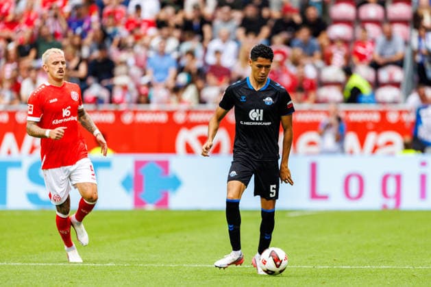 MAINZ, GERMANY - AUGUST 29: Santiago Castaneda (SC Paderborn 07, 5) during the Bundesliga match between 1. FSV Mainz 05 vs. SC Paderborn 07 at MEWA Arena on matchday 1 of the 1. Bundesliga on August 29, 2026 in Mainz, Germany. DFL REGULATIONS PROHIBIT ANY USE OF PHOTOGRAPHS AS IMAGE SEQUENCES AND OR QUASI-VIDEO. Copyright: xStephanxHahnex